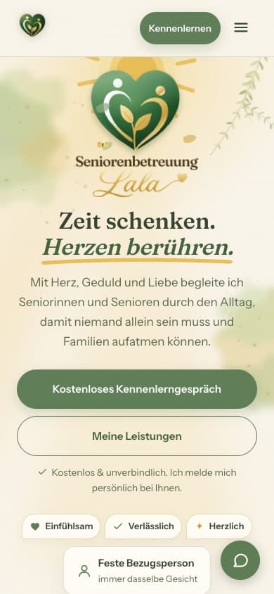 Seniorenbetreuung Lala homepage on a smartphone: logo, headline, two buttons and the closed chat button in the bottom right corner.